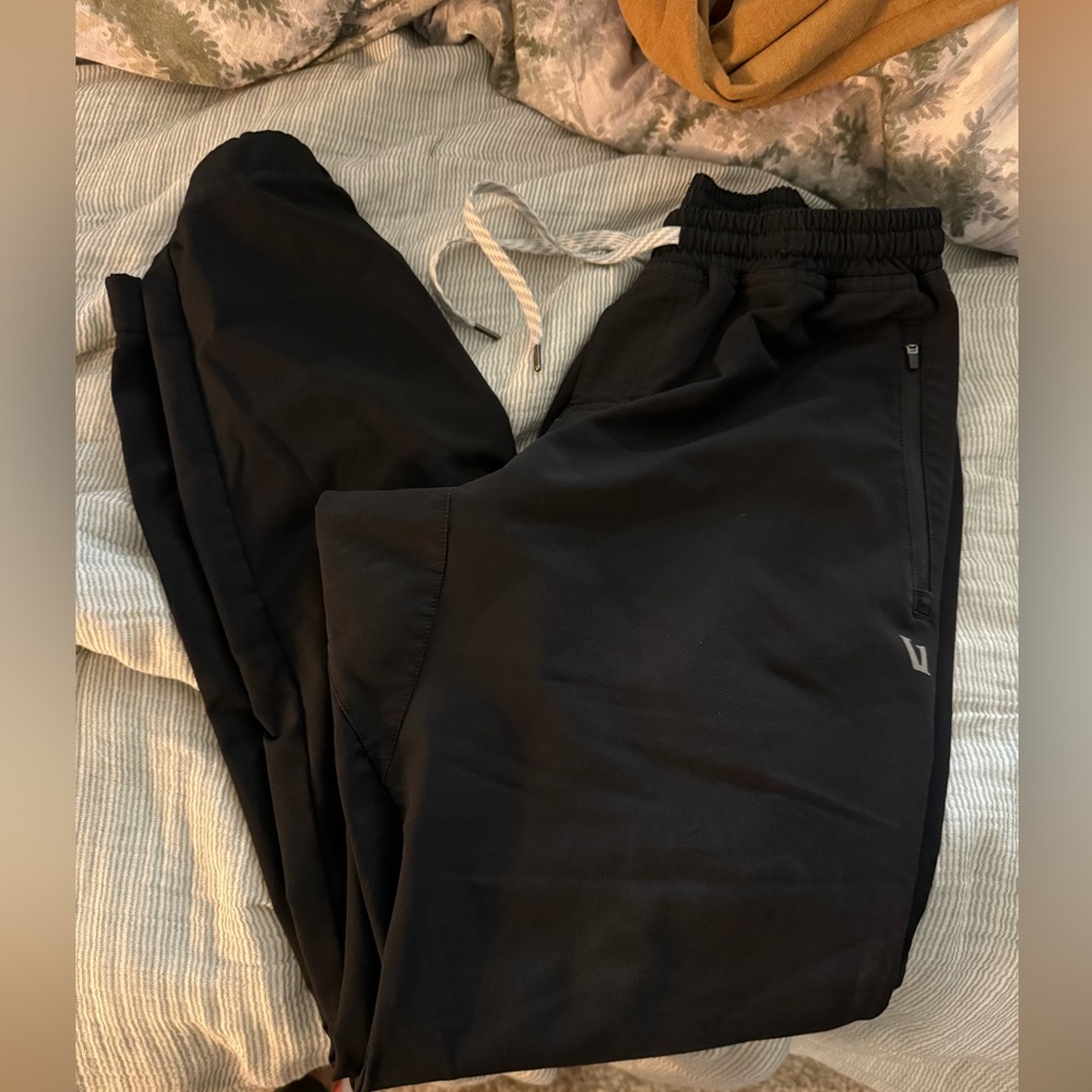 2 pairs of Men’s Vuori Jogger Pants